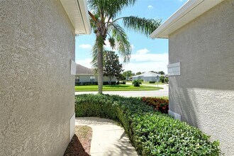5001 Sturbridge Ct in Sarasota, FL - Building Photo - Building Photo