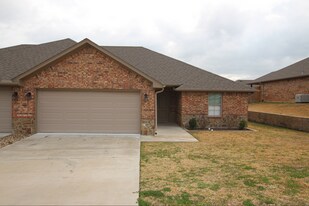 6305 Villa Rosa Way in Tyler, TX - Building Photo