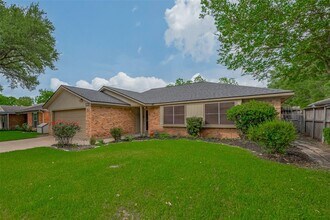 2027 Briar Ridge Dr in Rosenberg, TX - Building Photo - Building Photo