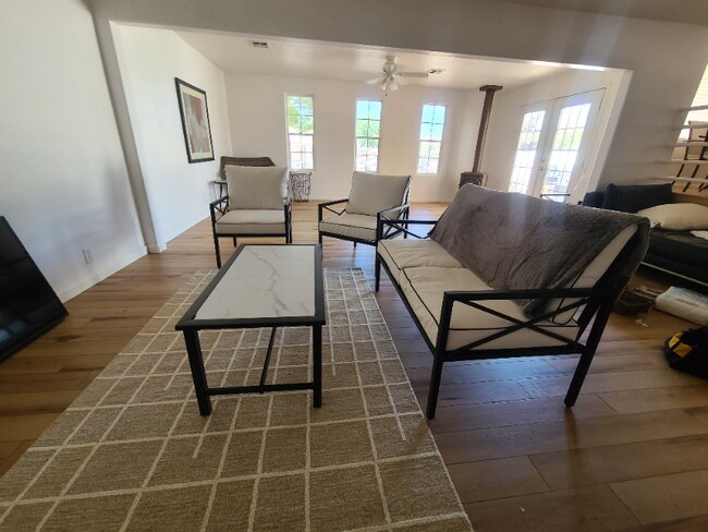 991 N 2100 W in Saint George, UT - Foto de edificio - Building Photo