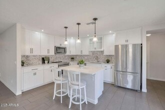 7500 E Deer Valley Rd in Scottsdale, AZ - Building Photo - Building Photo