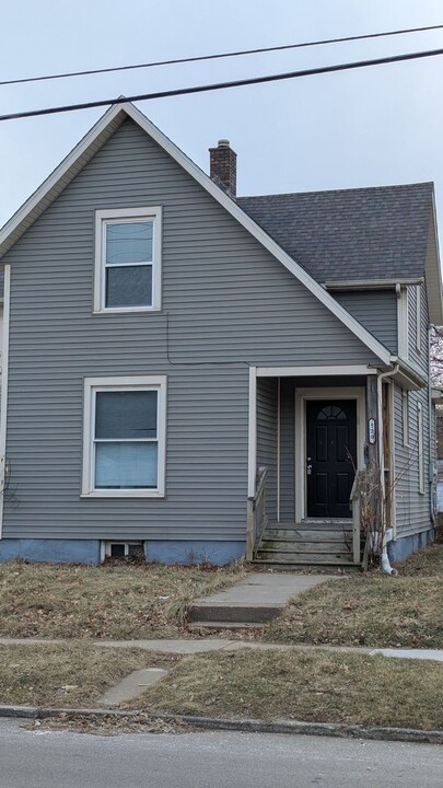 520 S Clark St in Davenport, IA - Building Photo