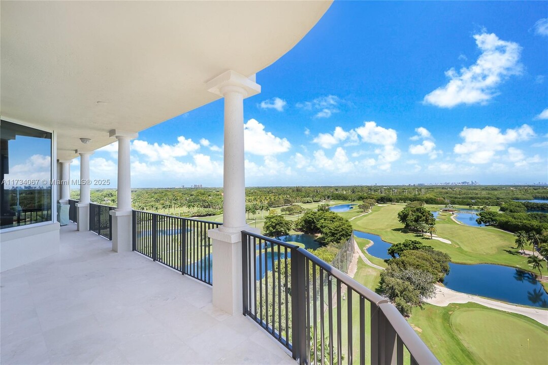 13611 Deering Bay Dr in Coral Gables, FL - Building Photo