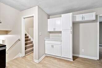5786 Deerfield Trail in College Park, GA - Building Photo - Building Photo
