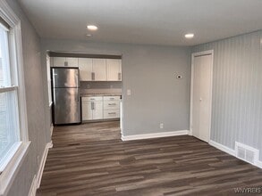 105 Ellen Dr in Cheektowaga, NY - Building Photo - Building Photo