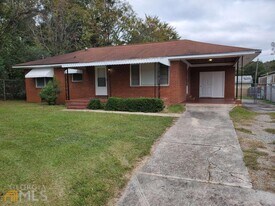 911 N Jefferson St NE in Milledgeville, GA - Building Photo