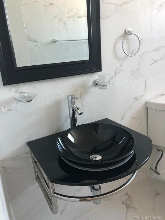 3996 W 11th Ln-Unit -8 in Hialeah, FL - Foto de edificio