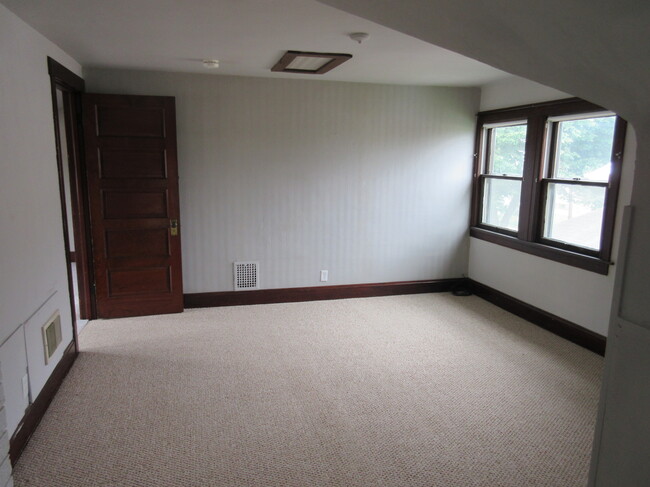 210 Frame Ave, Unit Duplex Upper
