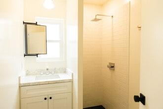 507 San Clemente St, Unit 507.5 in Ventura, CA - Foto de edificio - Building Photo
