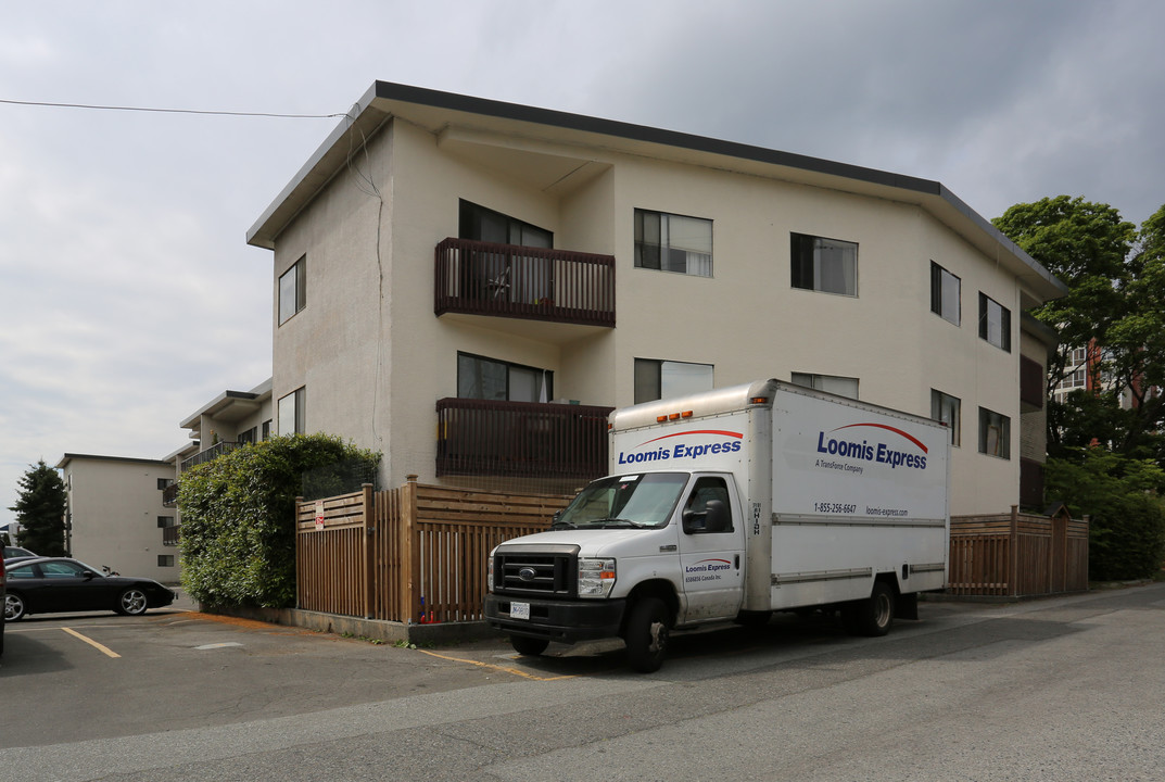 Cavalier Manor Apartments in Vancouver, BC - Building Photo