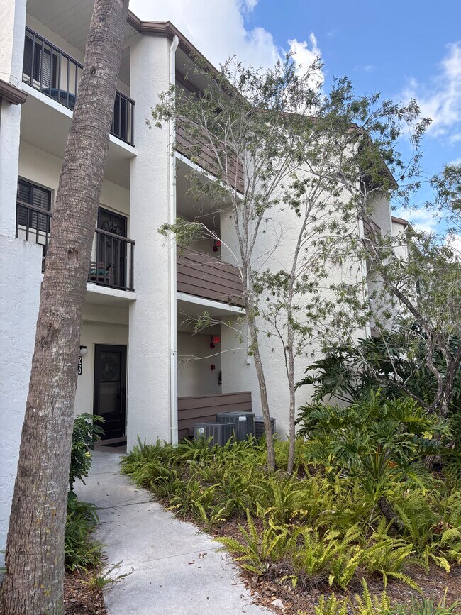 760 Bird Bay Way, Unit Bird Bay Village in Venice, FL - Foto de edificio - Building Photo