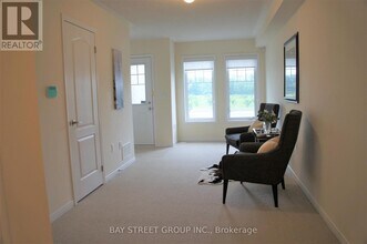 5289 Major Mackenzie Dr E in Markham, ON - Building Photo - Building Photo