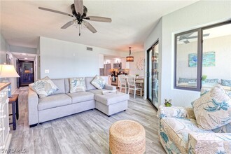 898 Buttonwood Dr in Fort Myers Beach, FL - Building Photo - Building Photo