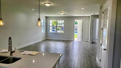 61 Marie Dr in West Palm Beach, FL - Building Photo - Building Photo