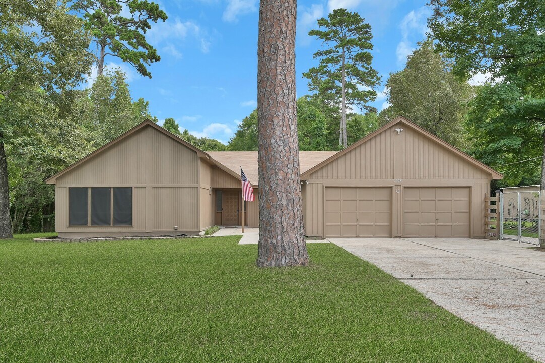 5928 Sinclair Dr in Montgomery, TX - Building Photo
