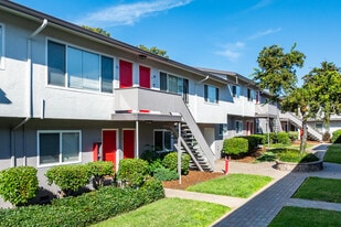 Marina Plaza in San Leandro, CA - Building Photo