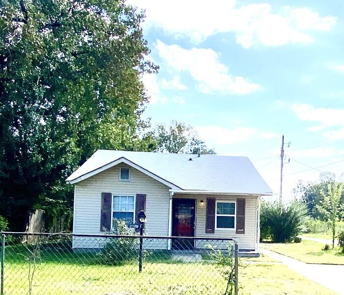 813 S Gum St in Pine Bluff, AR - Building Photo