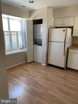 300 Sedgemoor Square in Sterling, VA - Building Photo