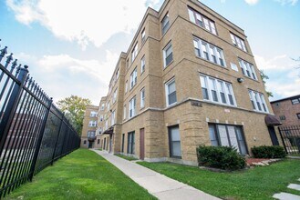 7409 S Yates Blvd Chicago, IL 60649 in Chicago, IL - Building Photo - Building Photo