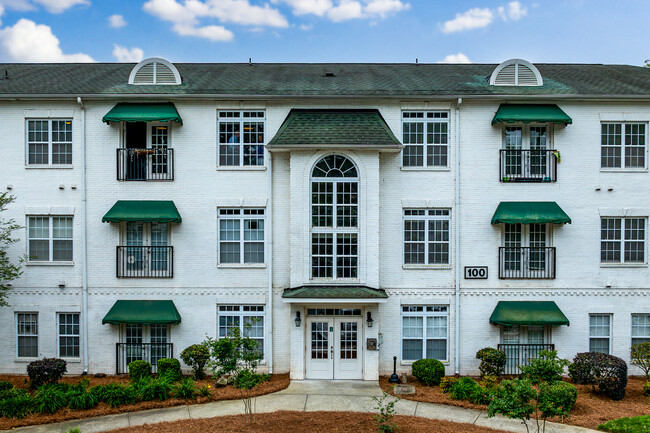 Country Club Condominiums in Greensboro, NC - Building Photo - Building Photo