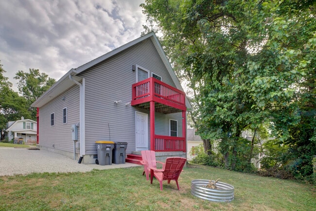 325 W 15th St in Bloomington, IN - Building Photo - Building Photo