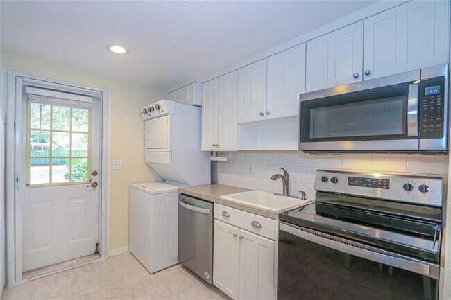 330 5th Ave N in Safety Harbor, FL - Building Photo - Building Photo