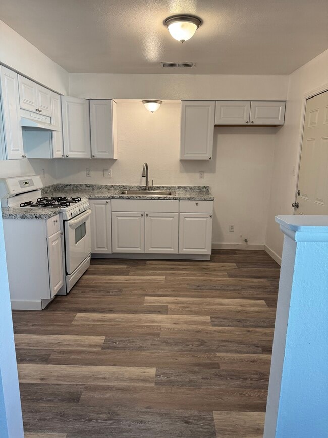 211 W San Joaquin Ave, Unit 211 W San Joaquin