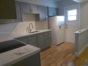 6580 Santona St, Unit A22 in Coral Gables, FL - Building Photo - Building Photo