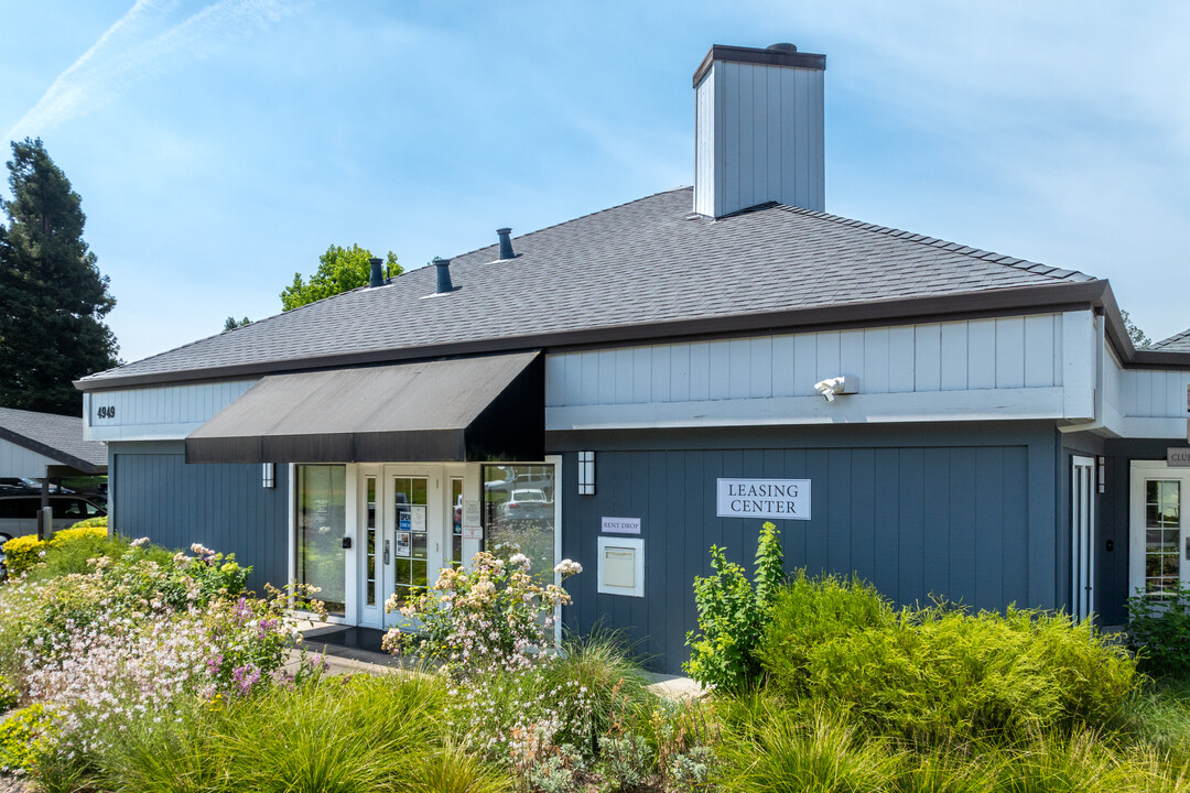 Park Ridge Apartments in Rohnert Park, CA - Building Photo