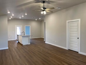 7450 29th St in Lubbock, TX - Foto de edificio - Building Photo