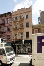 239 Bleecker St in New York, NY - Building Photo - Building Photo