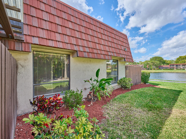8505 Boca Rio Dr in Boca Raton, FL - Building Photo - Building Photo