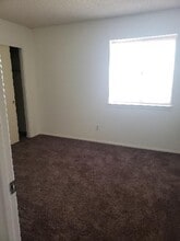 17260 Valeport Ave in Lancaster, CA - Building Photo - Building Photo