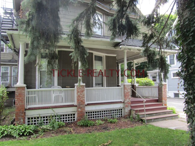 174 N Goodman St in Rochester, NY - Building Photo - Building Photo