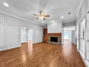 700 Dartbrook Dr in Desoto, TX - Foto de edificio - Building Photo