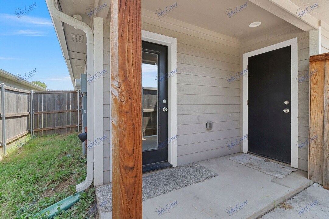 806 N Broughton St in Sherman, TX - Building Photo