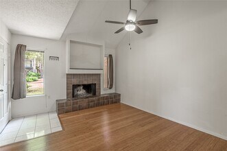 502 Hickory Dr in Huntsville, TX - Building Photo - Building Photo