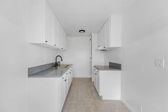 13410 S Vermont Ave in Gardena, CA - Building Photo - Building Photo