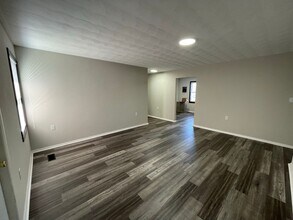 2033 Valley St-Unit -C in Dayton, OH - Foto de edificio - Building Photo