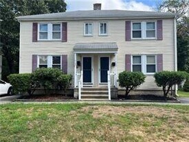 180 Yorktown Rd in North Kingstown, RI - Building Photo