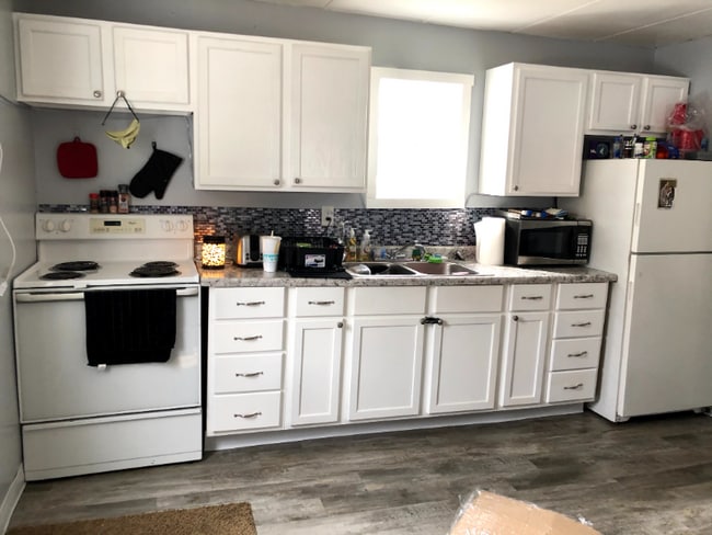 103 Kneale Ave S in Thief River Falls, MN - Building Photo - Building Photo
