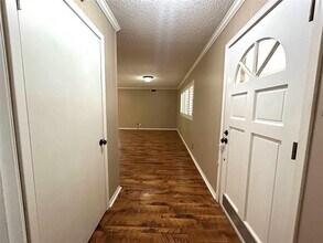 613 W Redbud Dr in Hurst, TX - Building Photo - Building Photo