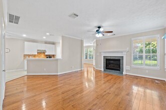 1118 Enclave Square E in Houston, TX - Building Photo - Building Photo