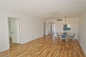 13 High Point Cir N in Naples, FL - Building Photo - Building Photo