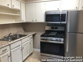 522 Altitude Dr in San Antonio, TX - Building Photo - Building Photo