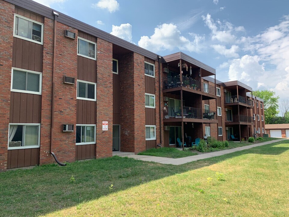 Brooksville in Prior Lake, MN - Building Photo