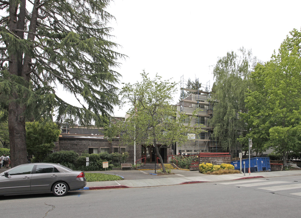 Crane Place Apartments in Menlo Park, CA - Building Photo