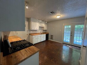 7712 Elderberry Dr in Austin, TX - Building Photo - Building Photo