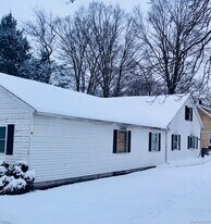 980 US-209 in Cuddebackville, NY - Building Photo