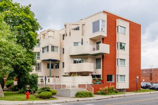 1545 De L'église Rue in St. Laurent, QC - Building Photo